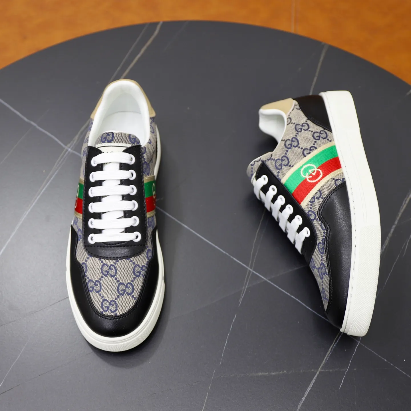 Men's men's shoes 💰440💰🙅‍♂️🙅‍♂️🙅‍♂️ Brand: Gucci GUCCi Standard code: 38-44 (45 customized) Grade: Same as the official website Material: Original material splicing Comfortable and breathable sheepskin lining Lightweight and wear-resistant sports outsole Style category: Men's fashion casual shoes Running sports shoes Distinguished luxury brand elements Top luxury color: actual picture color